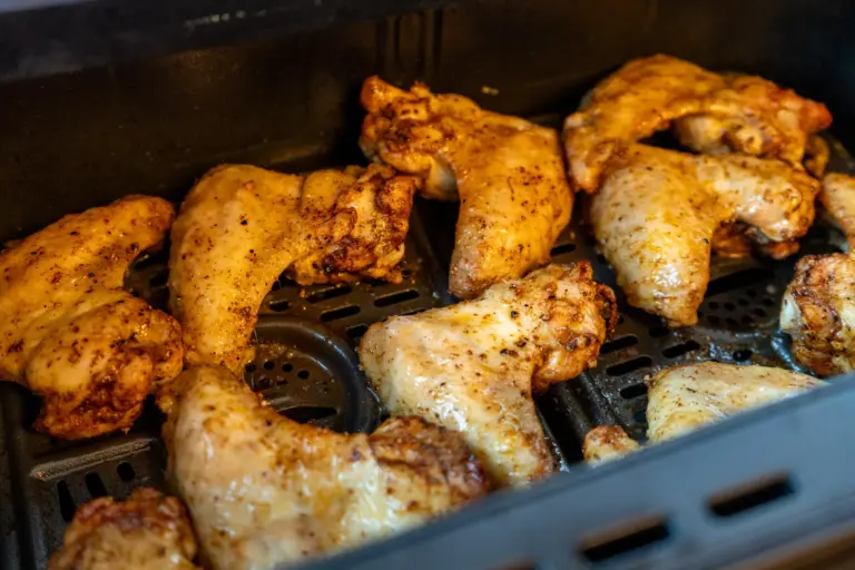 Buffalo Chicken Wings aus der Heißluftfritteuse – knusprig, scharf, amerikanisch