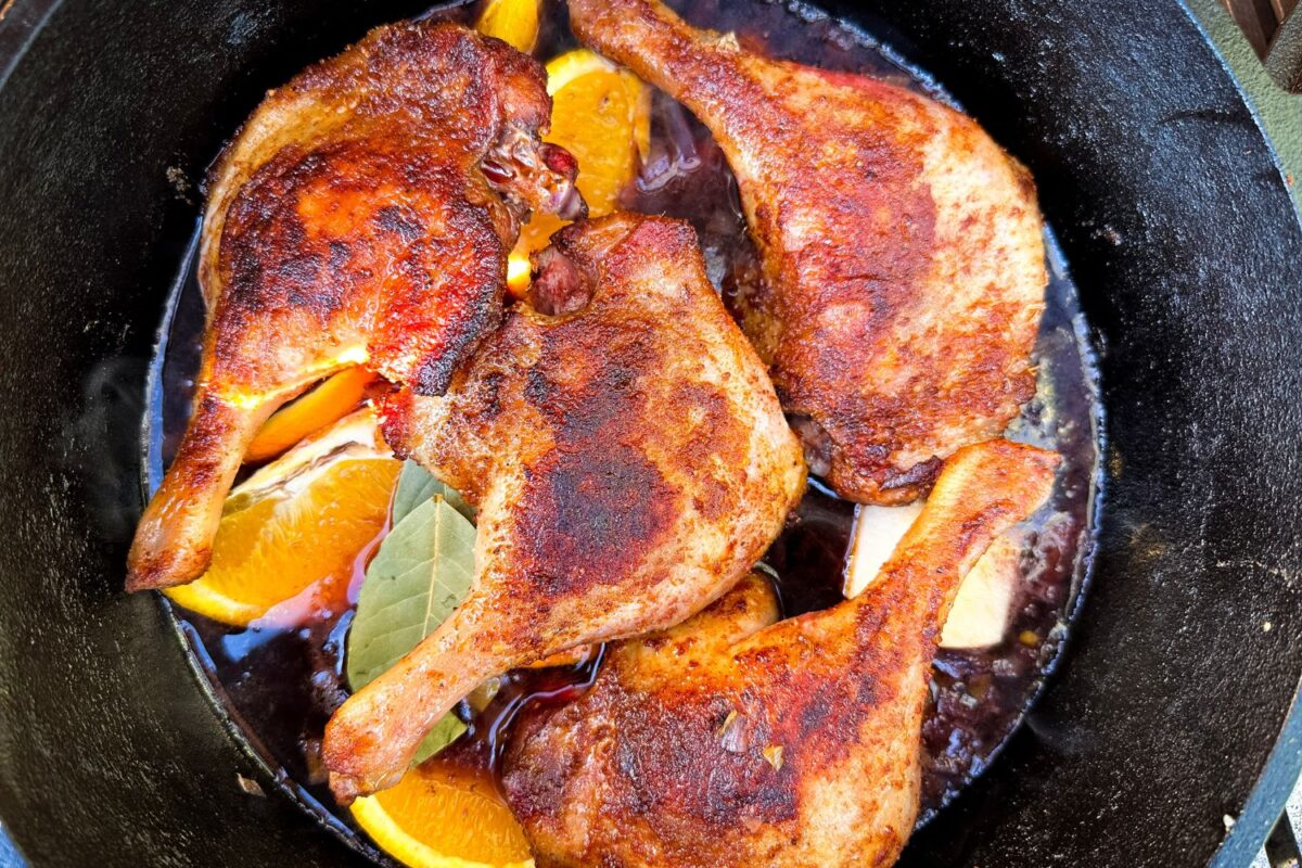 Zarte Entenkeulen aus dem Dutch Oven – Einfach &amp; köstlich