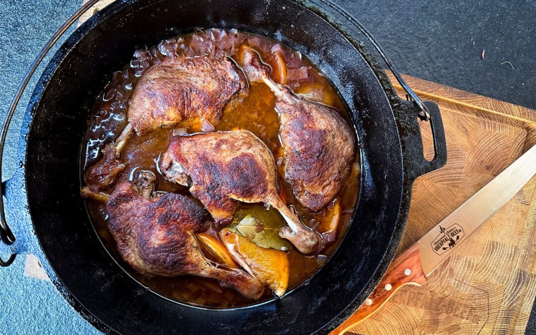 Zart geschmorte Entenkeulen aus dem Dutch Oven – Ein festliches Rezept