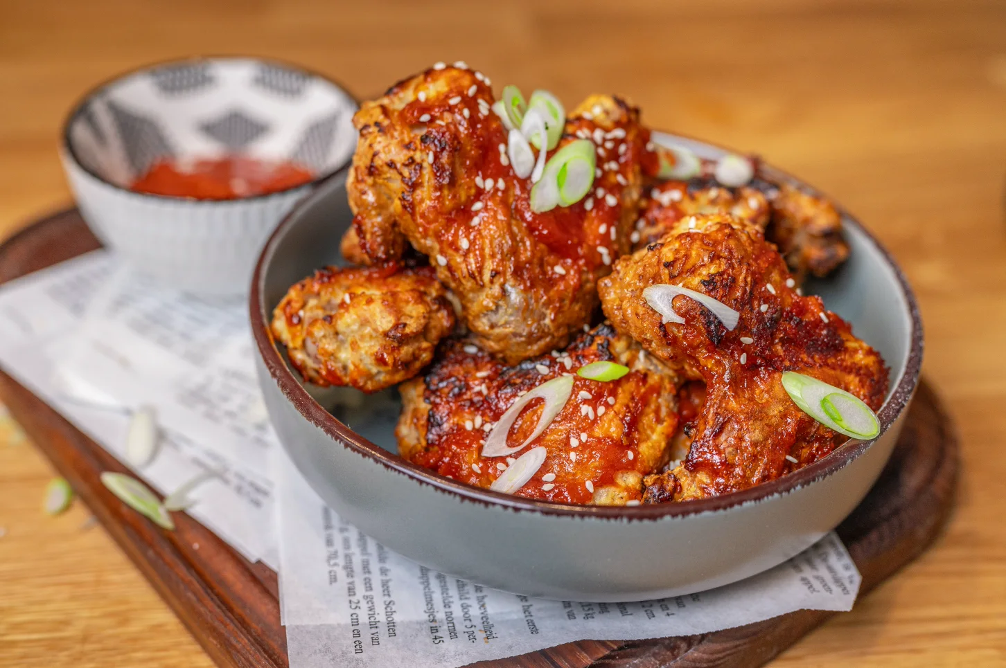 Korean Fried Chicken Wings aus der Heißluftfritteuse – knusprig, klebrig, süß-scharf
