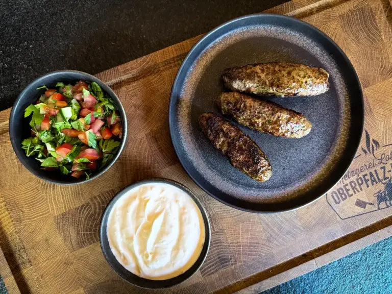 Adana Sticks von der Plancha – würzige Hackfleischröllchen