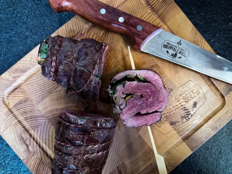 Asiatische Flanksteak-Pinwheels mit Spinat und Möhre