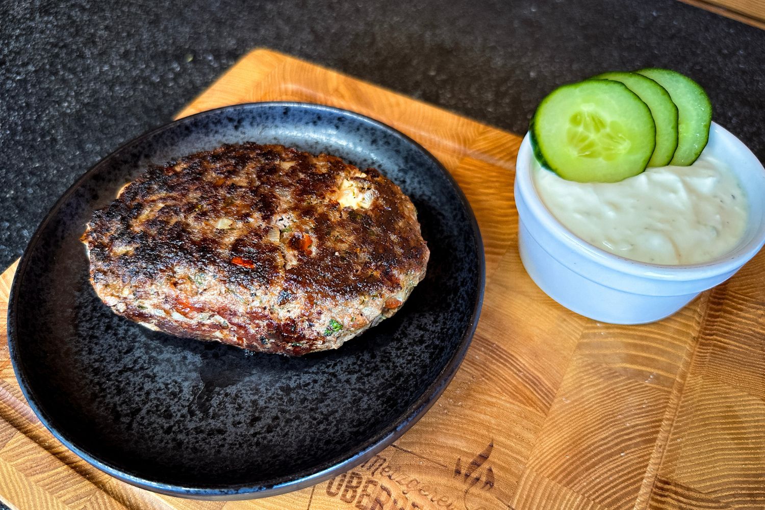 Bifteki mit Schafskäse vom Grill – Original griechisch