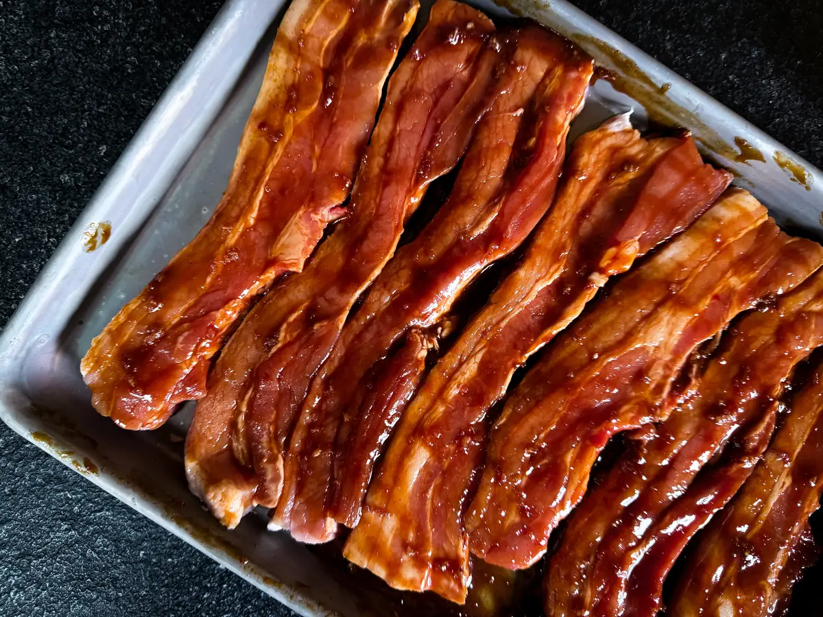 Schweinebauchscheiben in roter Gochujang-Marinade
