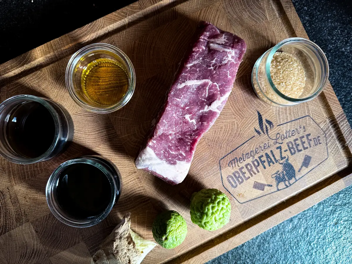 Rindersteak mit Kaffir-Limetten, Ingwer, Sojasauce und Sesamöl