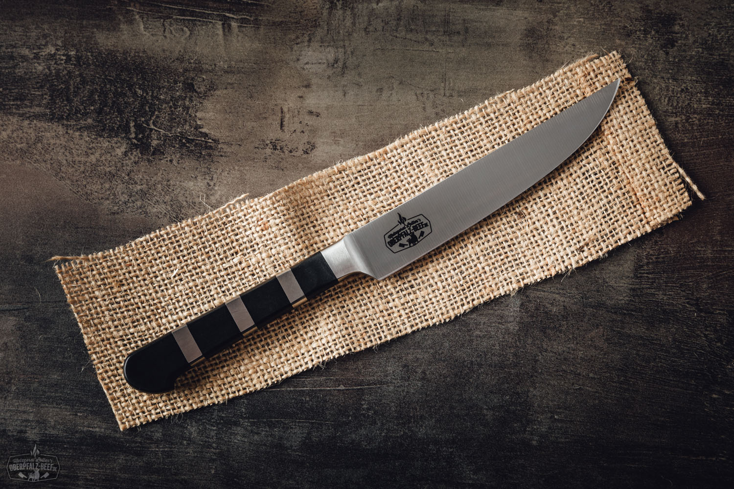 Steakmesser im Oberpfalz Beef Stil aus der 1905 Serie von Dick mit geschmiedeter Klinge und markantem Design.