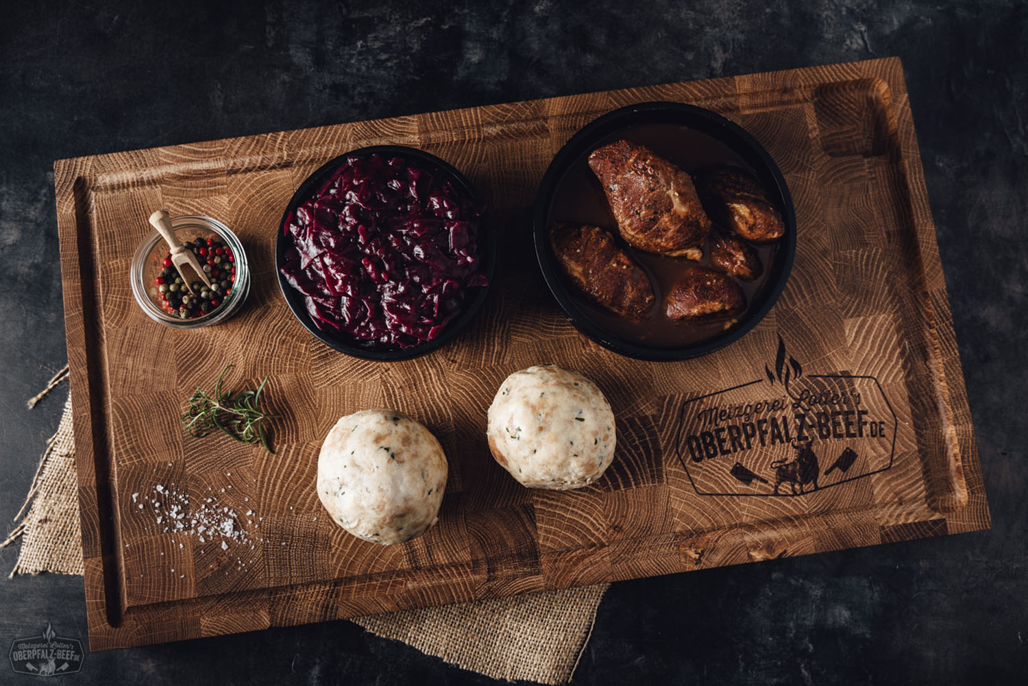 Oberpfälzer Schweinebackenbox – hochwertiges Fleisch vom regionalen Metzger Oberpfälzer Schweinebackenbox mit frischen, regionalen Schweinebacken verpackt auf einem Holztisch, ideal für kulinarische Fleischliebhaber in der Oberpfalz.