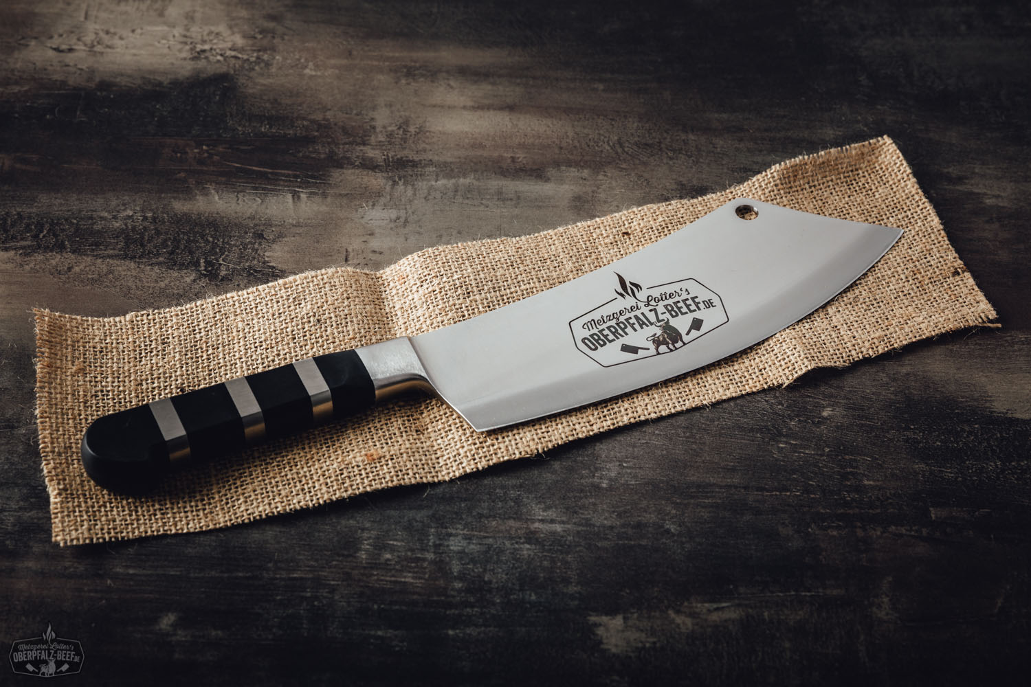 Koch- und Grillmesser Dick Ajax 1905 – Stilvolles Küchenwerkzeug für präzises Schneiden Dick AJAX 1905 Koch- und Grillmesser mit scharfer Edelstahlklinge und ergonomischem Griff, ideal für präzises Schneiden und Grillen, abgebildet vor neutralem Hintergrund.
