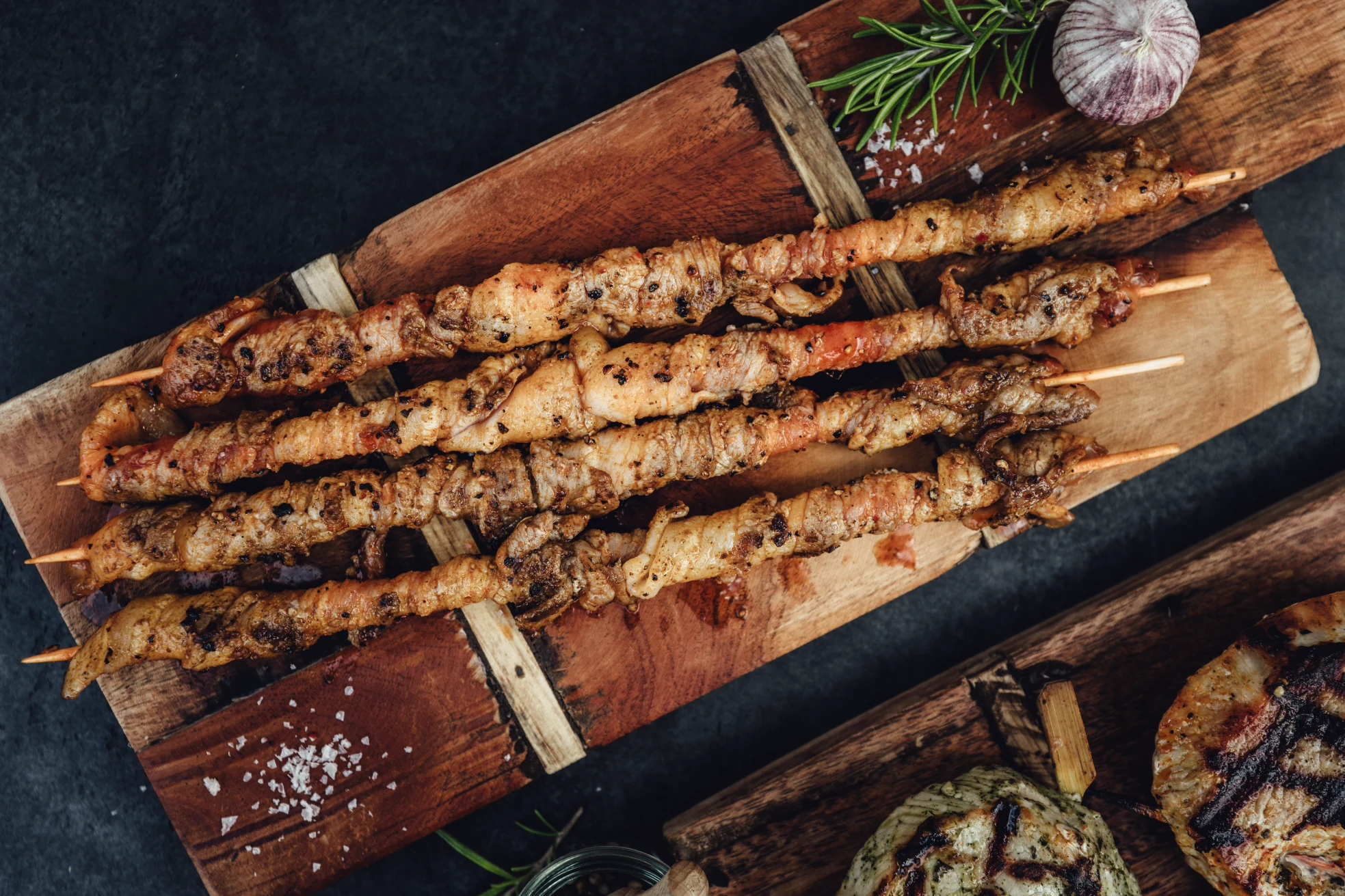 Flachgrillen mit Premium-Fleisch von Oberpfalz Beef – die heißeste Grillmethode aus Bayern