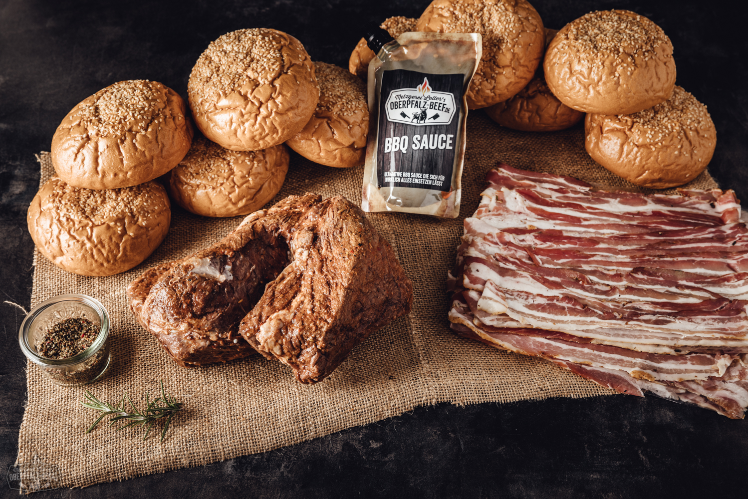 Bild zeigt eine Sous-vide-vorgegarte Pulled Beef Box aus Oberpfalz Rindfleisch, ideal für zartes und saftiges Rindfleisch.