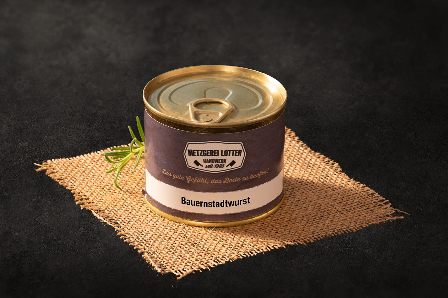 Bauernstadtwurst in der Dose – Hausgemachte Wurst Spezialität aus der Oberpfalz Bauernstadtwurst in der Dose von Oberpfalz-Beef - Traditionelle deutsche Wurst-Spezialität, ideal konserviert in einer haltbaren Dose, perfekt für Hausmannskost und lange Lagerung.