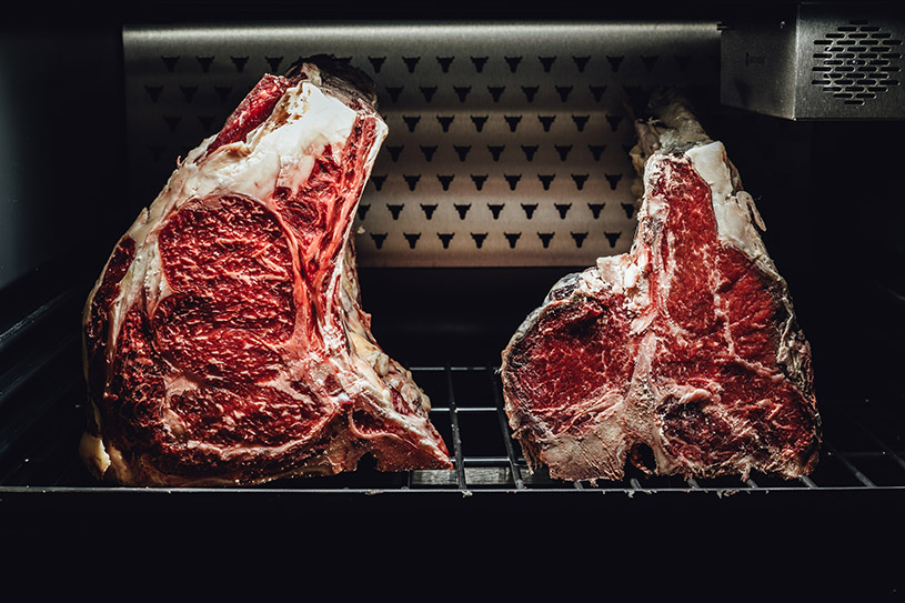 Fleisch am Knochen zur Trockenreifung