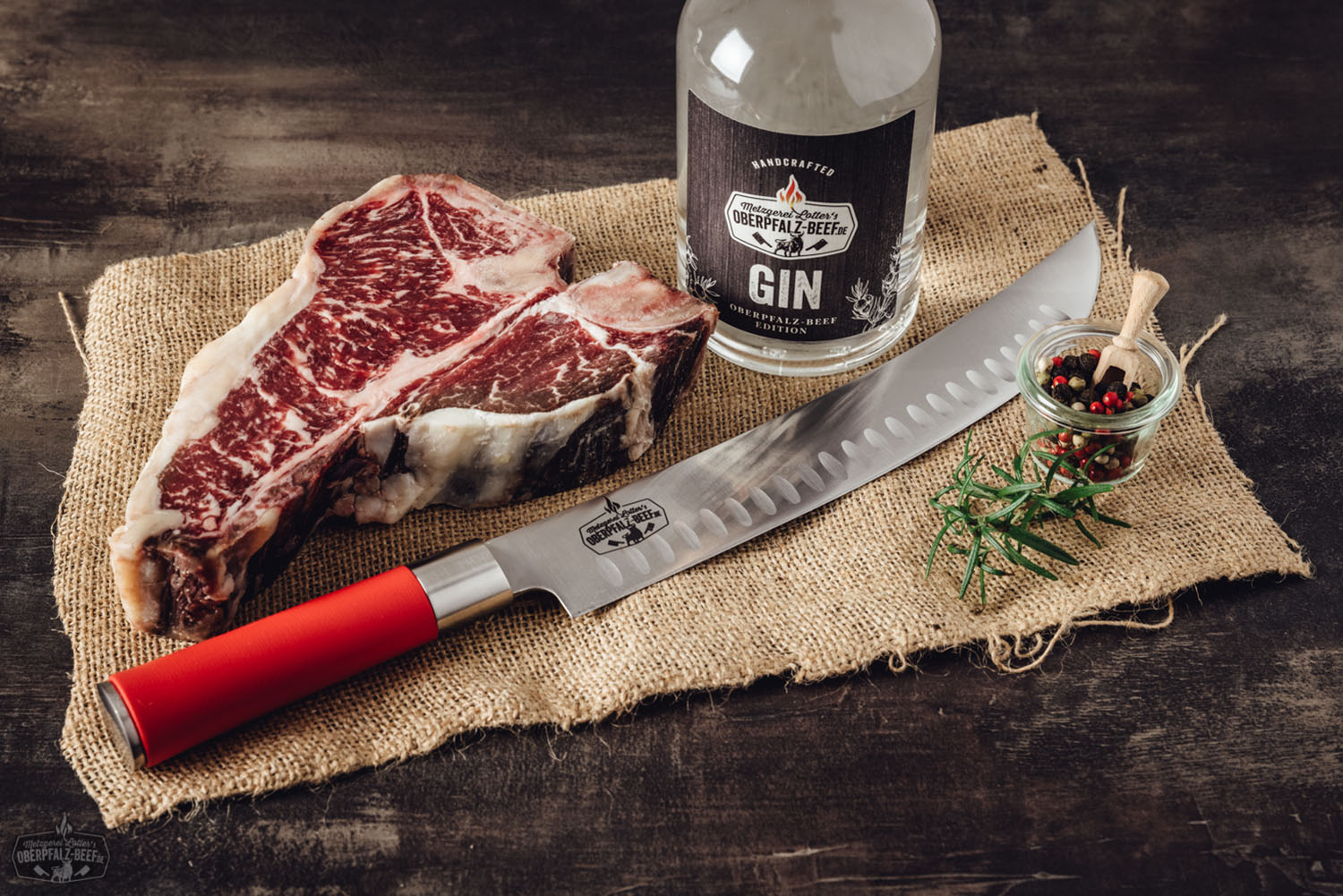 We Love Oberpfalz Schriftzug auf einem grünen Herz, das eine Verbindung zur Natur und Landwirtschaft in der Region symbolisiert.