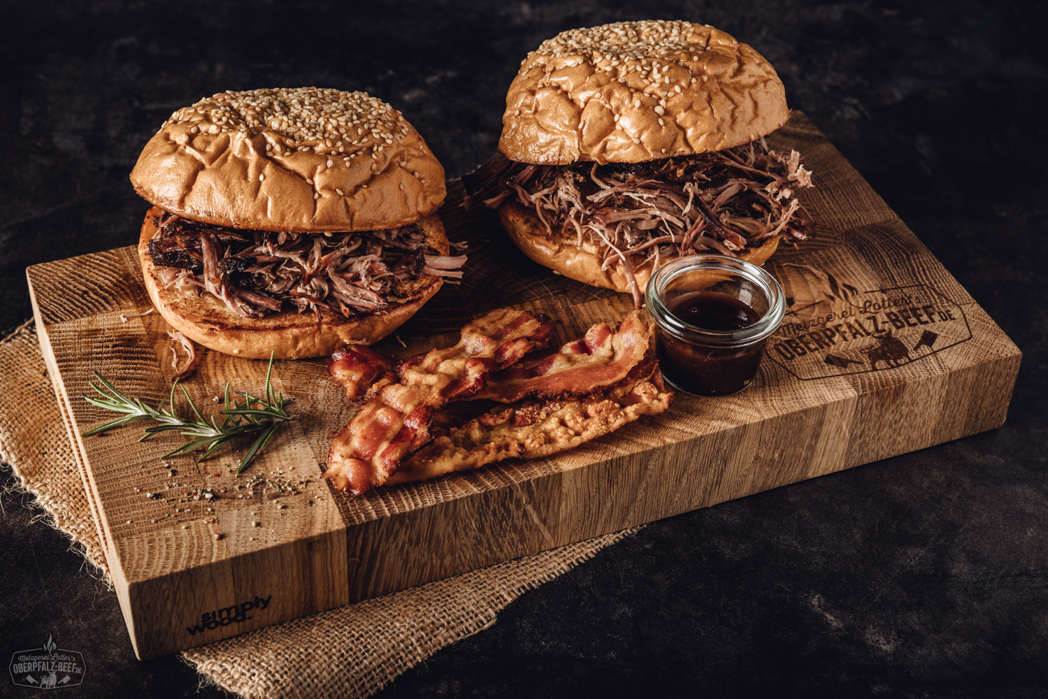 Sous-vide gegartes Pulled Pork vom Oberpfälzer Landschwein in praktischer Genussbox Pulled Pork Box vom Oberpfälzer Landschwein, hygienisch verpackt, sous-vide vorgegart, ideales Fleischprodukt für einfache und schnelle Zubereitung, frische und hohe Qualität aus der Oberpfalz.
