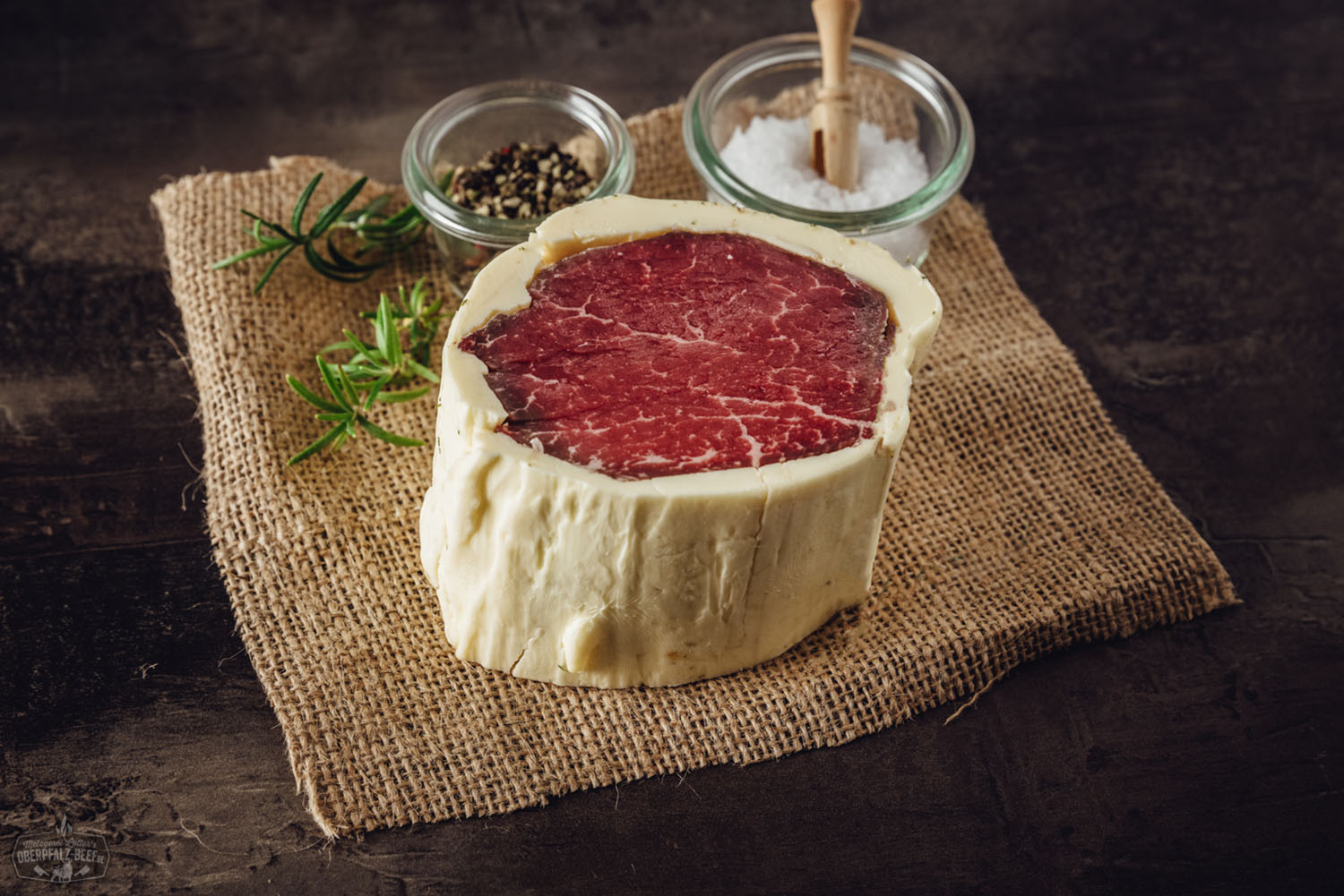 Butter-aged Filetsteak vom Oberpfalz-Rind in Nahaufnahme – saftig, zart und im Trend des Dry Aging für unvergleichlichen Geschmack. Perfekt zum Grillen oder Braten.