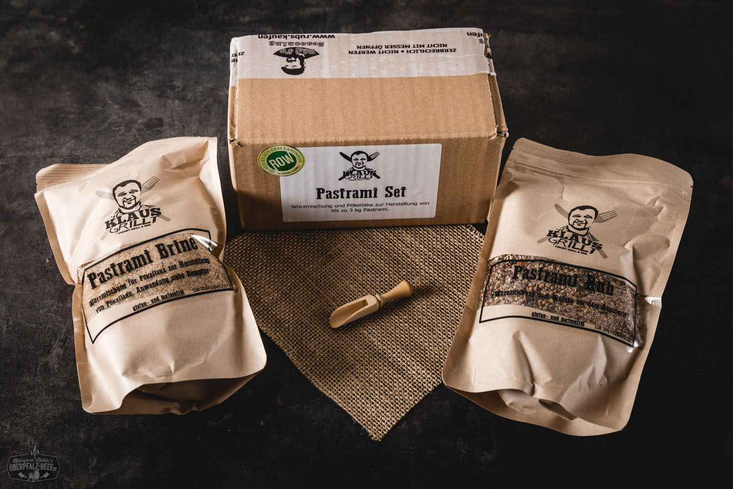 Pastrami-Set von Klaus grillt mit Gewürzen und Zutaten zur Herstellung von Pastrami, ideal für Grillliebhaber und Feinschmecker in der Oberpfalz.
