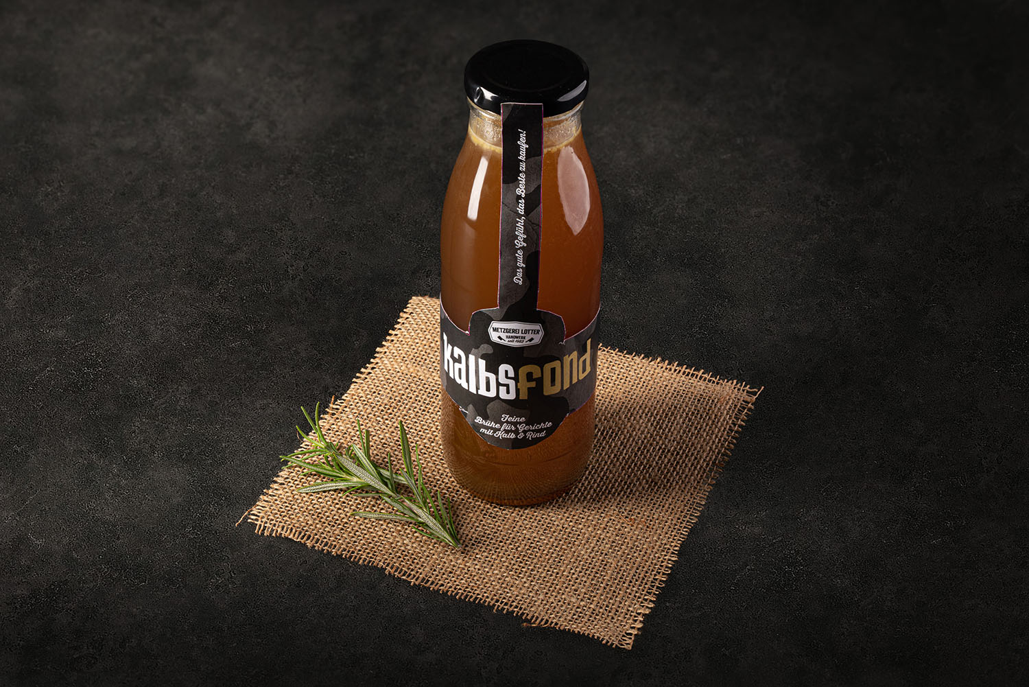 Kalbsfond im Glas - Hochwertiger Kalbsfond in einem Glasgefäß von Oberpfalz Beef, ideal für Gourmet-Küche und zur Verfeinerung von Fleischgerichten.