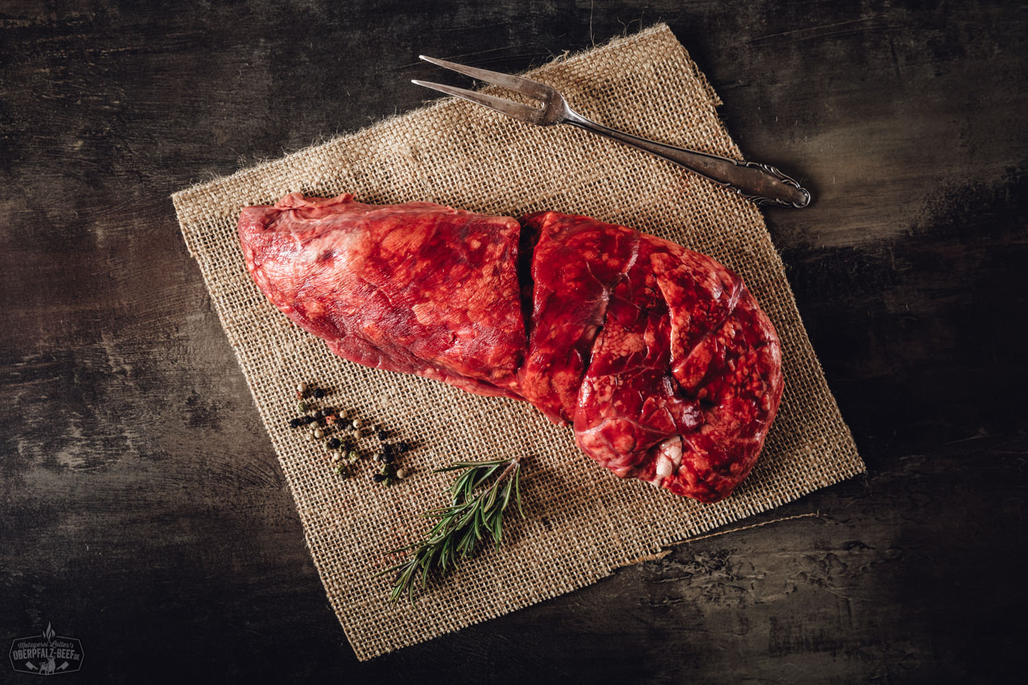 Schweinelunge kaufen – Frische Lunge vom Oberpfälzer Landschwein für BARF oder Haustierfutter Frische, rohe Schweinelunge vom Oberpfälzer Landschwein auf weißem Untergrund, detailreich dargestellt mit sichtbarer Struktur und natürlicher Farbe – ideal als BARF-Zutat für Hunde oder für traditionelle Fleischrezepte.