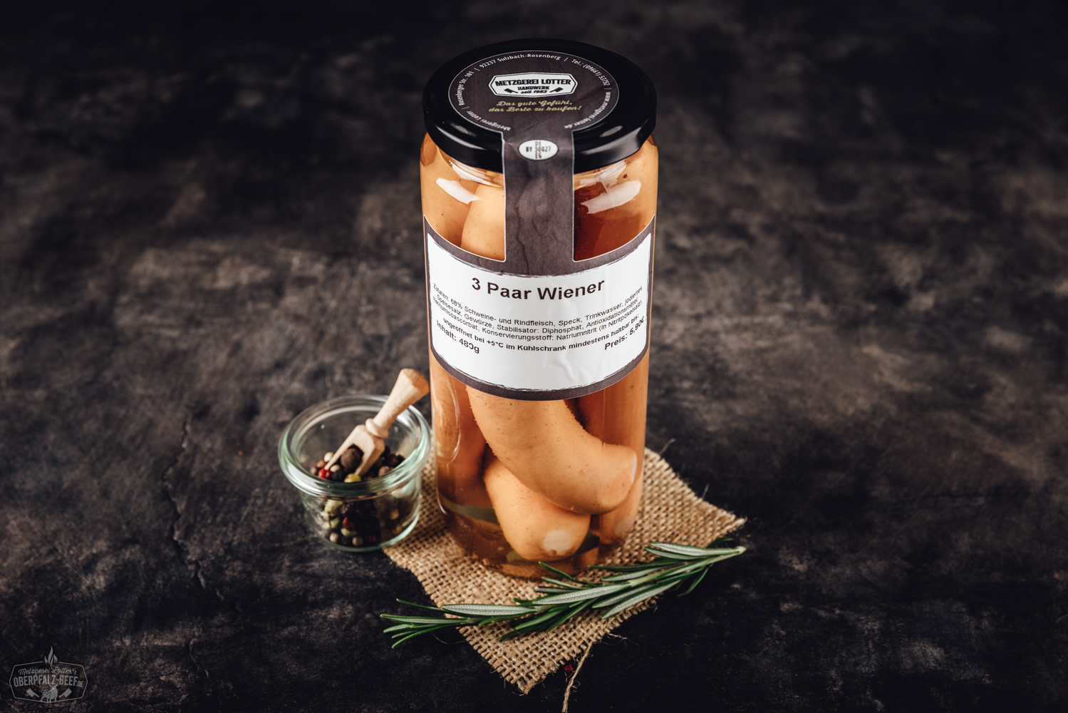 3 Paar Wiener Würstchen im Glas – Traditionelle Delikatesse aus der Oberpfalz 3 Paar Wiener Würstchen in einem Glas, Oberpfalz Beef Produktfoto mit transparentem Glas und Würstchen in Flüssigkeit