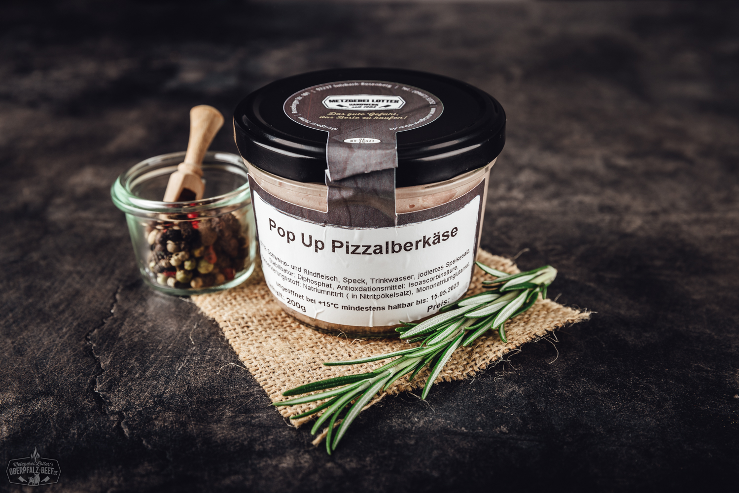 Pop-up Pizzaleberkäse mit frisch gebackener Kruste und saftiger Füllung, ideal für das nächste Grillfest oder als herzhafter Snack für Zwischendurch.