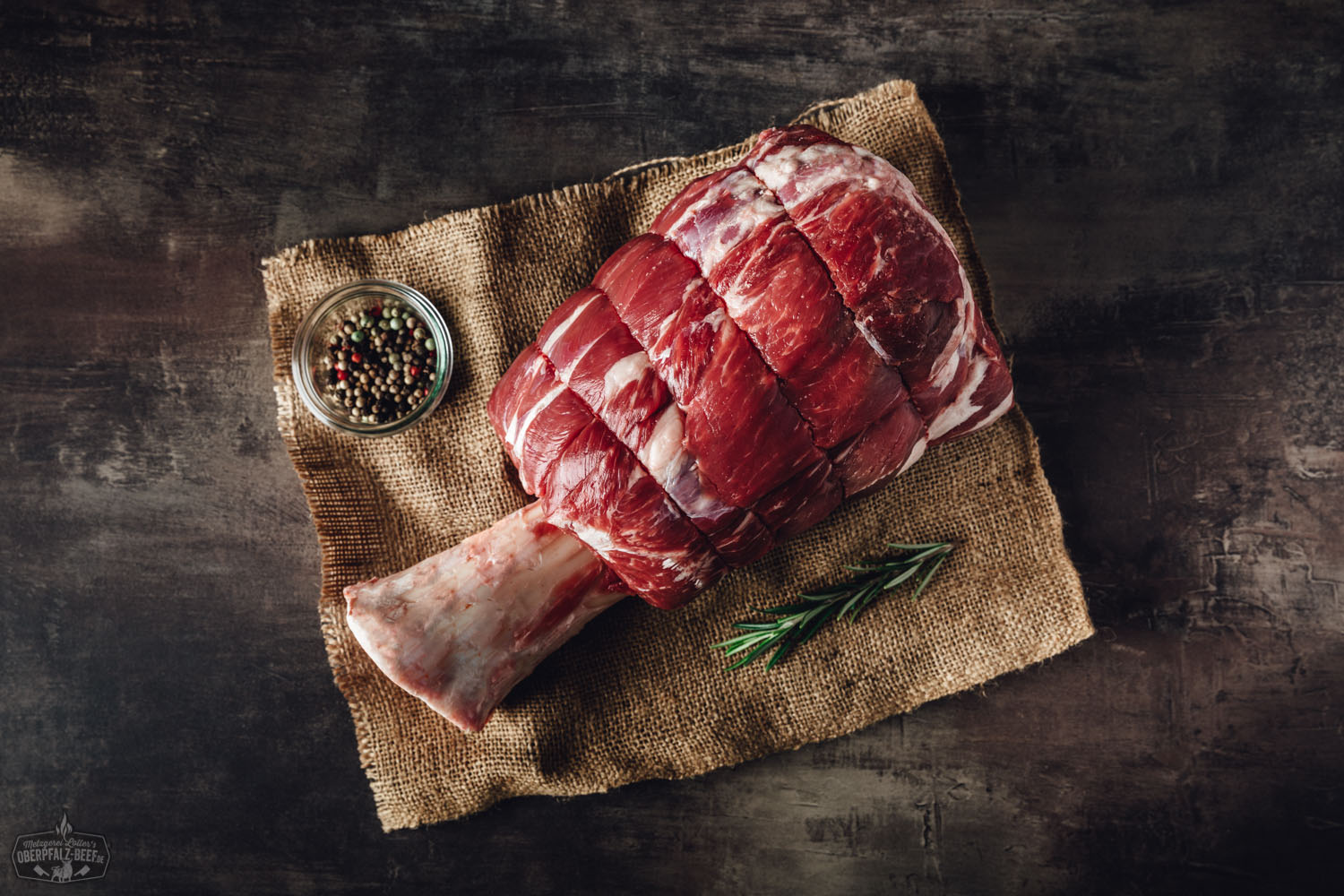 Beefhammer vom Oberpfalz-Rind – Wet Aged Premiumfleisch für BBQ und Grillgenuss Beefhammer Wet Aged vom Oberpfalz Rind, hochwertige Fleischspezialität, perfekt gereiftes Rindfleisch aus der Oberpfalz, ideal für Grill- und Gourmetliebhaber.
