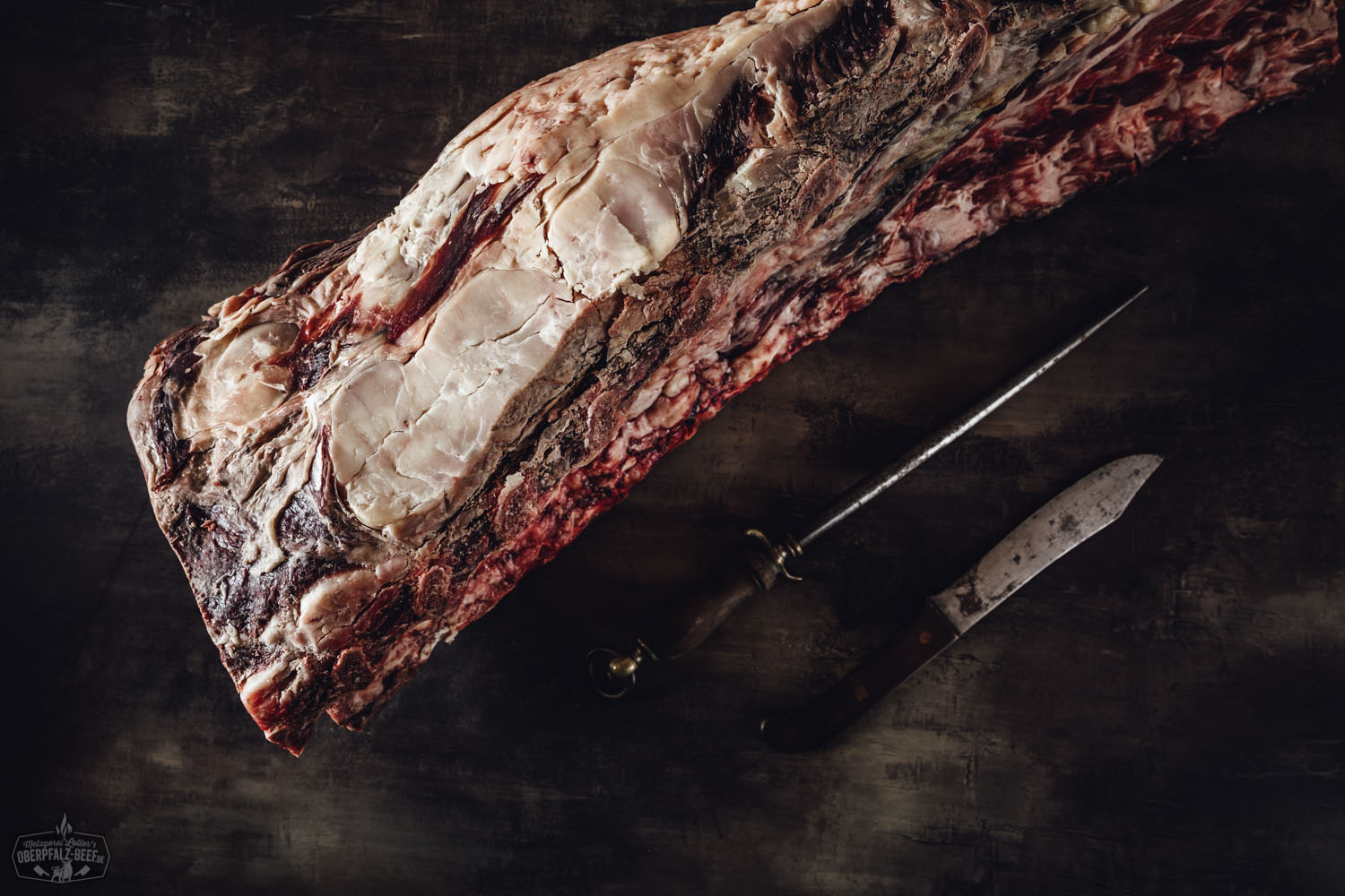 Ganzer Rücken Dry Aged mit Knochen ohne Filet vom Oberpfalz Rind - Hochwertiges Rindfleisch aus Bayern Ganzer Rücken Dry Aged mit Knochen ohne Filet vom Oberpfalz Rind – Hochwertiges Rindfleisch aus der Oberpfalz, perfekt für besondere Anlässe und Gourmets.