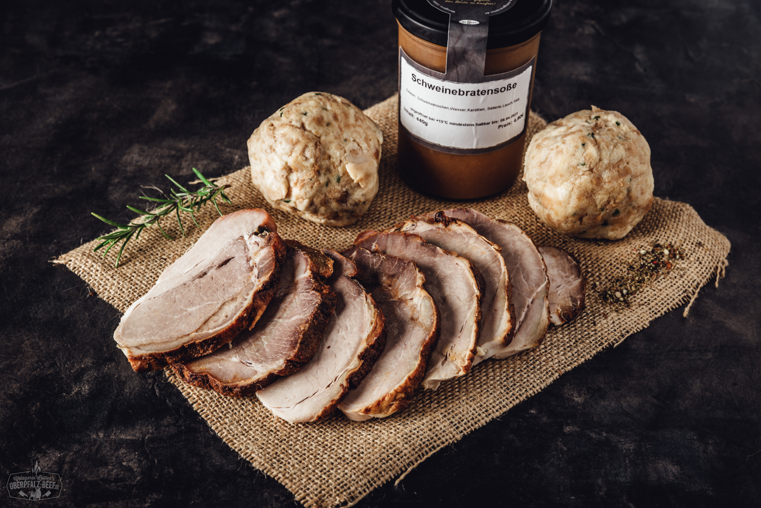 Sous Vide vorgegarter Oberpfälzer Schweinebraten in Box mit Logo | Oberpfalz Beef Sous Vide vorgegarte Oberpfälzer Schweinebratenbox mit Logo - Verpackung und Präsentation des Produkts