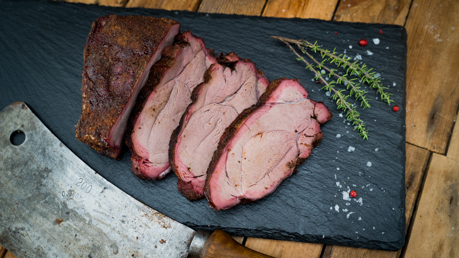 Schulter mit Knochen vom Oberpfälzer Hirsch – Wildfleisch in Premiumqualität Bild zeigt schulter mit Knochen vom Oberpfälzer Hirsch, hochwertiges Wildfleisch, ideal für Braten, aus nachhaltiger Jagd in der Oberpfalz.
