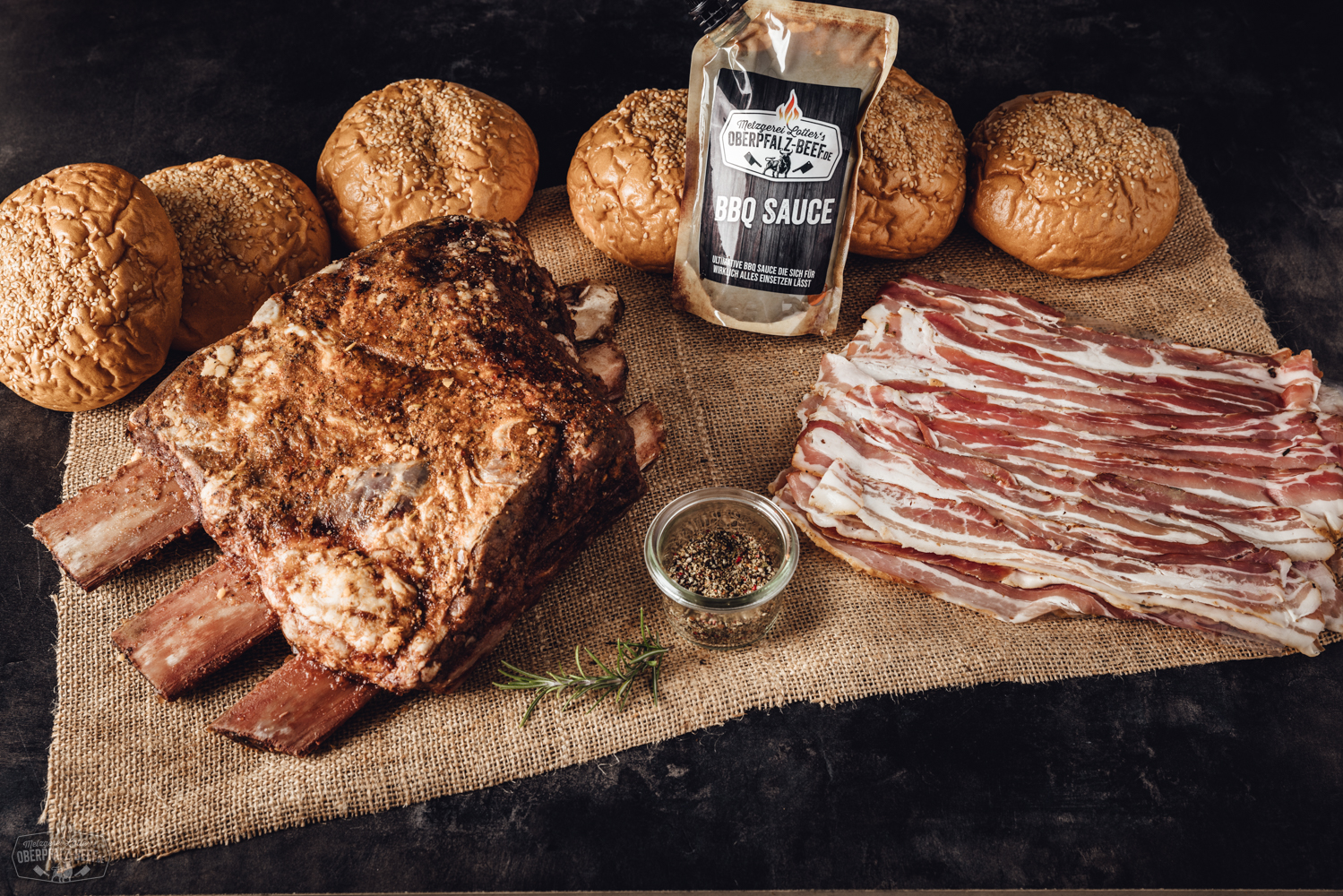 Sous Vide vorgegarte Beef Short Ribs Box vom Oberpfalz-Rind, hochwertige Fleischdelikatesse perfekt für Feinschmecker, zart und saftig durch schonende Sous Vide Garmethode, ideal für BBQ oder Gourmet-Küche.