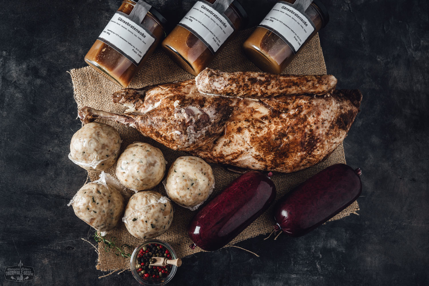 Oberpfälzer Gänsebox Maxi – Regionale Weihnachtsgans fix und fertig zubereitet Oberpfälzer Gänsebox Maxi Produktbild – Enthält hochwertige regionale Gänseprodukte, festlich dekoriert und ideal für traditionelle Oberpfälzer Gerichte, ein Muss für Genießer und Feinschmecker.