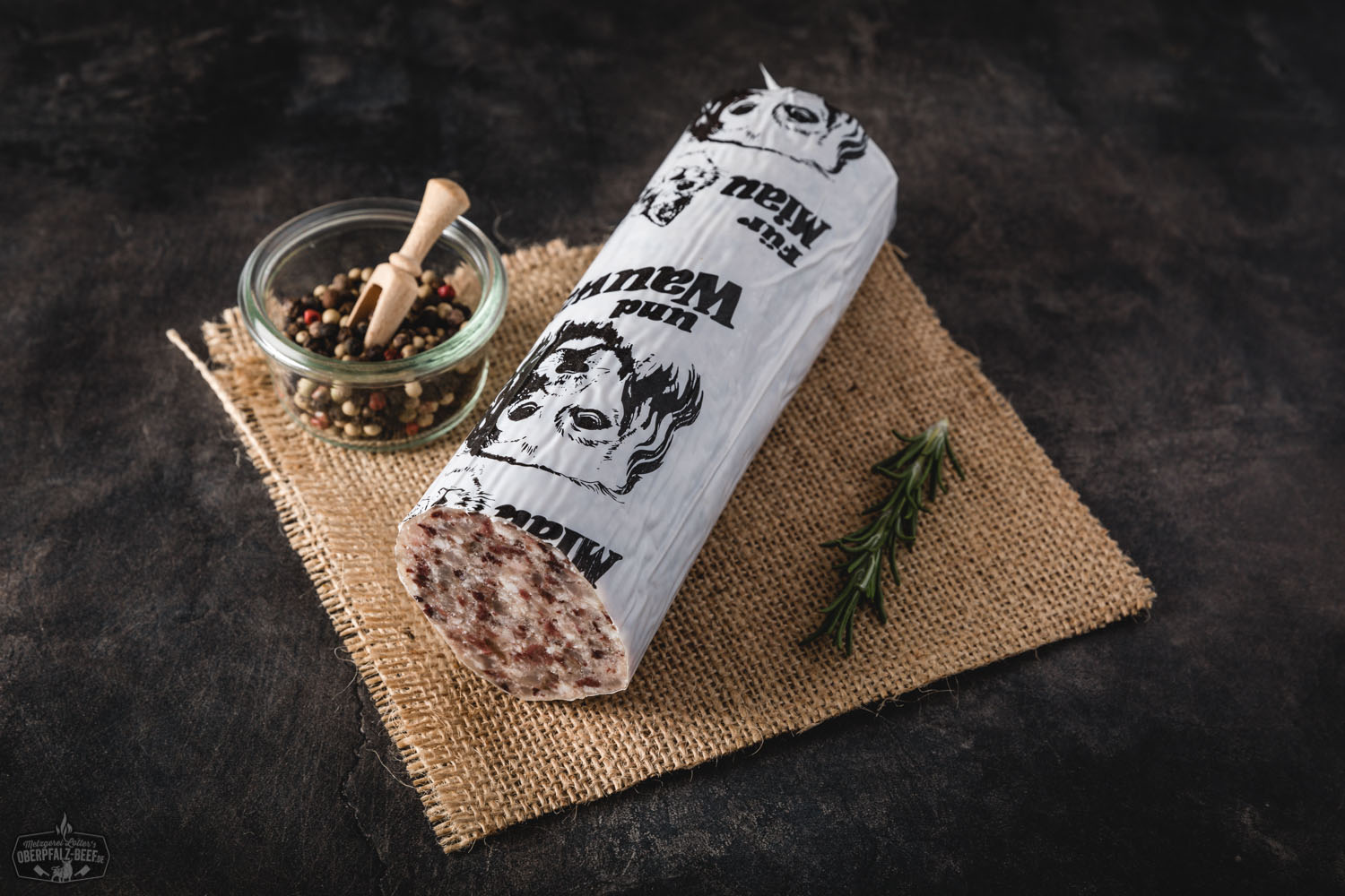 Hunde- und Katzenwurst Verpackung von Oberpfalz Beef mit klarer Darstellung der Inhaltsstoffe, speziell für Haustiere entwickelte Rezeptur.