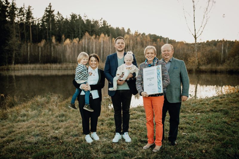 Familie Lotter: Nadja und Johannes Lotter mit ihren Kindern sowie Marianne und Hans Lotter
